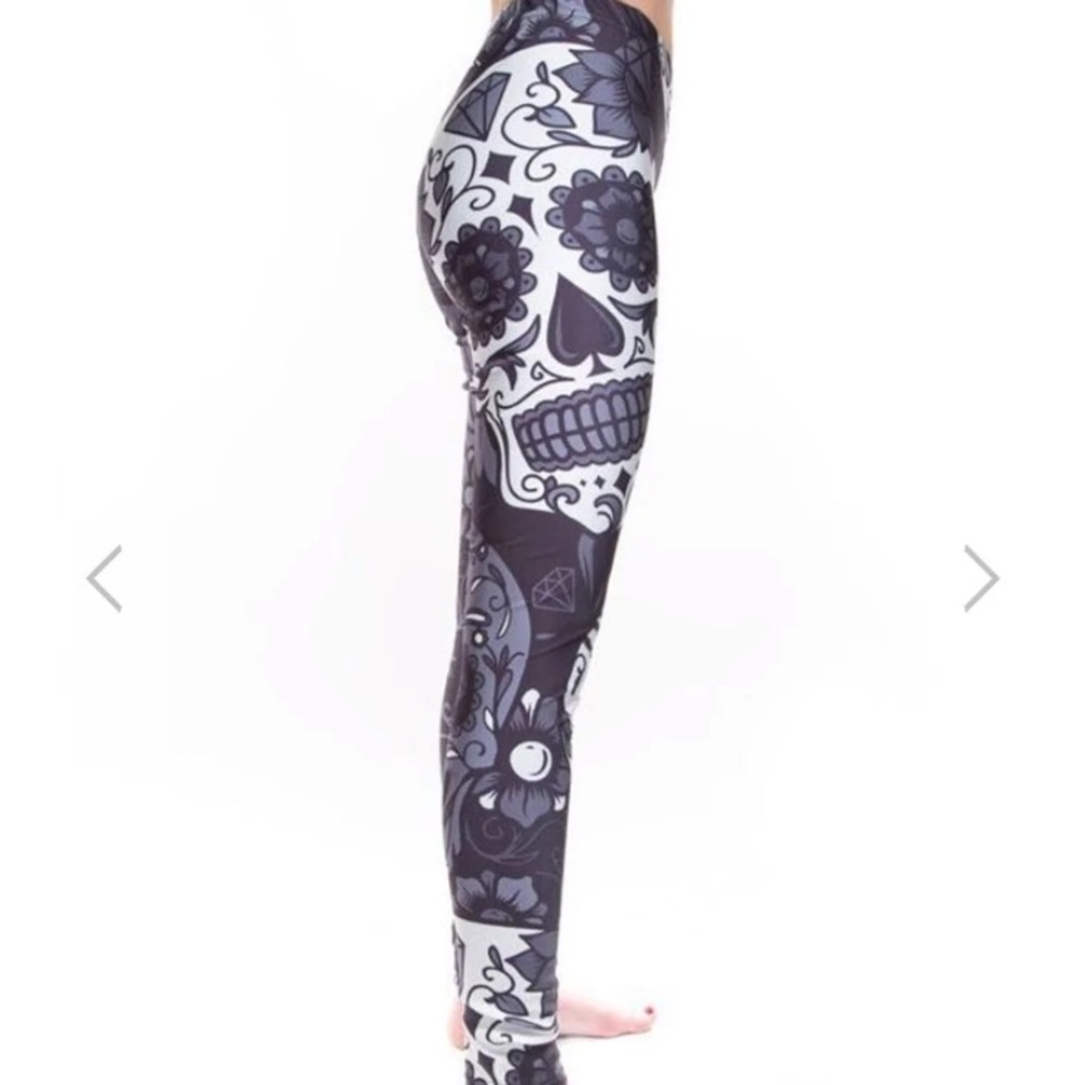NWT “Sugar Skull” Leggings One Size